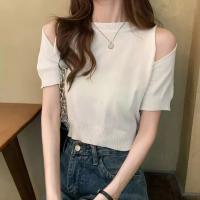 QQKพร้อมส่ง*เสื้อครอปคอกลม เปิดไหล่ มีสม็อคเอวและแขน ใส่สวยเซ็กซี่เบาๆ(39053)