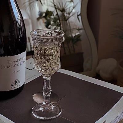 แก้วขาสูงลายฮอร์นนูนสไตล์ฝรั่งเศสพร้อมสายรัดข้อมือแบบเรียบแก้วไวน์แก้วแชมเปญเครื่องดื่มเย็นๆ