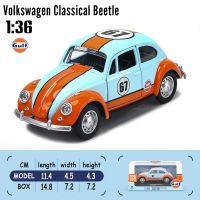 CCA 1:36 Gulf Gas Station Series Volkswagen Classical Beetle 1967 Car Model With Helmet Acrylic Box Alloy Car Toy Gift for Boys