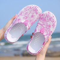 [HOT 2023] 2022สตรีสบายๆ Clogs Breathable รองเท้าแตะชายหาดวาเลนไทน์รองเท้าแตะฤดูร้อน Slip On Perempuan รองเท้ารองเท้าสำหรับ Unisex