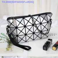 （READY STOCK）♣▫ Womens Korean fashion chain shoulder Messenger bag small bag rhombus PU glossy rhombus bag for women YZ