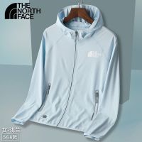 THE NORTH FACE North House การอาบแดดที่ได้รับการป้องกันเป็นชุดเดรสคุณภาพสูงที่ระบายอากาศได้ดีสำหรับผู้หญิงเสื้อผ้าคู่รักใส่สบาย UPF50มีฮู้ดใช้กลางแจ้ง