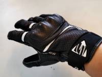 ถุงมือการ์ด Five Glove RS2 Black White