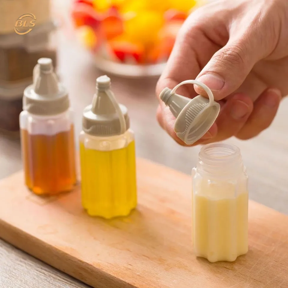 4pcs Mini Portable Plastic Sauce Bottle For Separating Salad