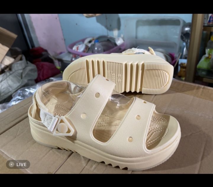 crocs-literide-clog-รองเท้าคร็อคส์รุ่นฮิตได้ทั้งชายหญิงรองเท้าแตะ-crocs-ผลิตจากยางอย่างดี