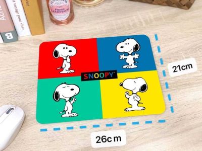 แผ่นรองเม้าส์ รองมือ  Snoopy Peanuts งานเย็บขอบอย่างดี  กันลื่น สำหรับทำงาน  ขนาด 21×26 cm