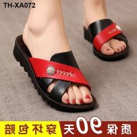 Slippers womens summer 2023 new flat-bottomed sandals and slippers for women going out in summer with soft bottom non-slip middle-aged and elderly sandals and slippers mother shoes