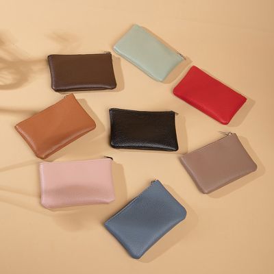 Dompet Koin หนังมีซิปสำหรับผู้หญิงกระเป๋าสตางค์สั้นพร้อมพวงกุญแจสีทึบกระเป๋าคลัตช์ลายลิ้นจี่กระเป๋ากระเป๋าใส่เงินเปลี่ยนขนาดเล็ก