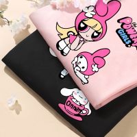 【New】The Powerpuff Girls ร่วม Sanrio เสื้อยืดหญิงแขนสั้นน่ารัก Cinnamoroll Melody