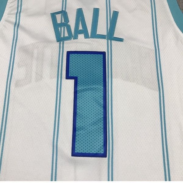 เสื้อกีฬาบาสเก็ตบอล-สีม่วง-ลายทีม-charlotte-hornets-lamelo-2023