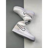 Ai-R Force 1 High Ai-R Force 1 High-Top All-Match รองเท้ากีฬาลำลองประสิทธิภาพการกระแทกที่อ่อนนุ่มและยืดหยุ่นและการออกแบบ Midsole ที่ยอดเยี่ยมการรวมกันของรูปลักษณ์ย้อนยุคและทันสมัย
