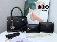 New คอลเลคชั่น LDA Set !! 3ใบ สุดคุ้ม พร้อมส่ง กระเป๋าแบรนด์แท้ LDA งานมาใหม่ ล่าสุด สวยน่ารักมาก ด้านหน้าปั้มโลโก้แบรนด์ สวยเก๋ ไม่ซ้ำใคร ขนาดกำลังพอดี ใบใหญ่มีสายหนังให้ 1 เส้น ใบกลางมีสายโซ่ สามารถสะพายได้ หรือถอดออกถือแบบครัชได้ ใบเล็กมีสายคล้องแขน ให