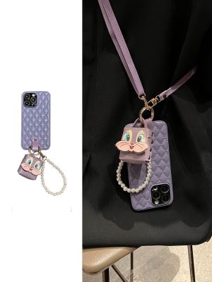กระเป๋าใส่หูฟังกระต่ายน่ารักสำหรับ iPhone14promax Linger Leather Purple Case สำหรับ iPhone13 Premium Sensor Leather เอียงสายคล้องไหล่สำหรับ iPhone12promax Pearl Bracelet Case สำหรับ iPhone11