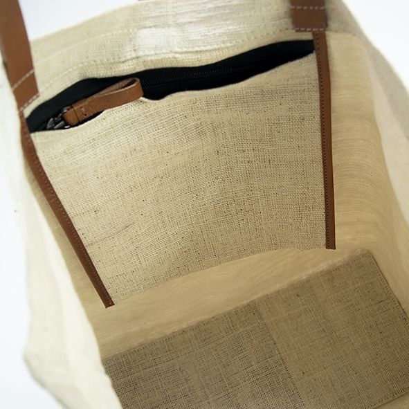 กระเป๋าสะพายใยกัญชงสีย้อมดำ-hemp-tote-ฺblack-leather-brown