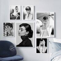 Audrey Hepburn โปสเตอร์ดาราภาพยนตร์พิมพ์ขาวดำนอร์ดิกศิลปะบนผนังผ้าใบวาดภาพห้องนั่งเล่นตกแต่งบ้านรูปภาพติดผนังสำหรับ