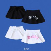 DADDY | McBlink Skirt กระโปรสั้น สกรีนกากเพชร Daddy ด้านหลัง สีดำ สีขาว