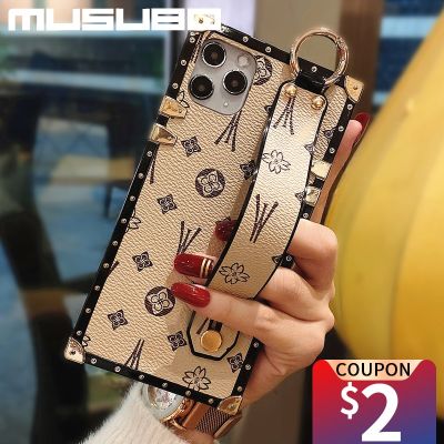 (new style phone case)สายรัดข้อมือแบรนด์ Musubo หรูหราเคสสำหรับไอโฟน13 14 11 12 Pro Max XS XR 8 7 Plus สำหรับผู้หญิงฝาครอบโทรศัพท์ฝาครอบสี่เหลี่ยมนิ่ม