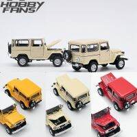 แฟนงานอดิเรก1:64 LAND CRUISER FJ40สีแดง/สีเบจ/สีเหลืองกับรถโมเดล Diecast หลังคาสีขาว