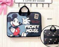 MICKEY MOUSE กระเป๋าโน๊ตบุ๊ค กระเป๋าNOTEBOOK งานหนังPU บุนื่ม มีช่่องแบ่งหลายช่อง ขนาด 43x31cm ขนาด15.6นิ้ว มีสายรัดกระเป๋าเดินทาง งานสวย งานหนัง  BY PMY