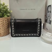 กระเป๋าสะพายข้าง charles and keith 8 นิ้ว