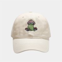 [Hat vendor]หมวกเบสบอลปักลายเห็ดตัวการ์ตูนกบน่ารักสำหรับผู้หญิงหมวกฮิปฮอปหมวกแก๊ปผ้าฝ้ายหมวกใส่กลับด้านลำลองหมวกผู้ชายหมวกอาบแดดสำหรับทั้งชายและหญิง