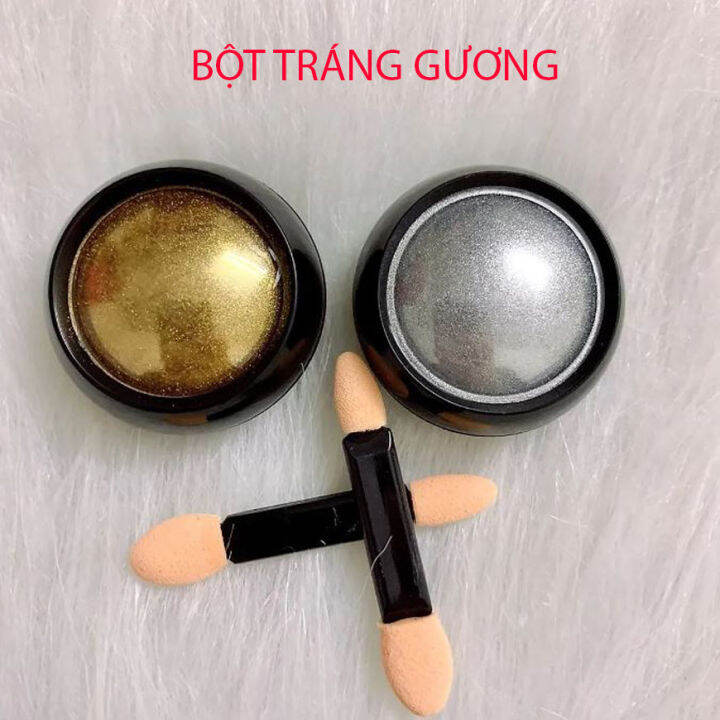 Trang sức cho móng tay của bạn với bộ nail tráng gương vàng bạc siêu sang chảnh. Hiệu ứng phản chiếu ánh sáng đầy ngọc trai kết hợp cùng tone màu đẹp mắt, đem đến một trải nghiệm làm đẹp đỉnh cao cho bạn.