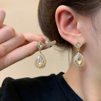 Anting Berlian Imitasi เพทายบาร็อคเกาหลีต่างหูดีไซน์เฉพาะกลุ่มไฮเอนด์หรูหราเบาสำหรับผู้หญิง