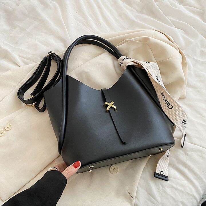 the-spring-of-2022-the-new-tide-female-bag-bag-one-shoulder-of-leisure-bag-western-style-fashion-pure-color-large-bucket-bag