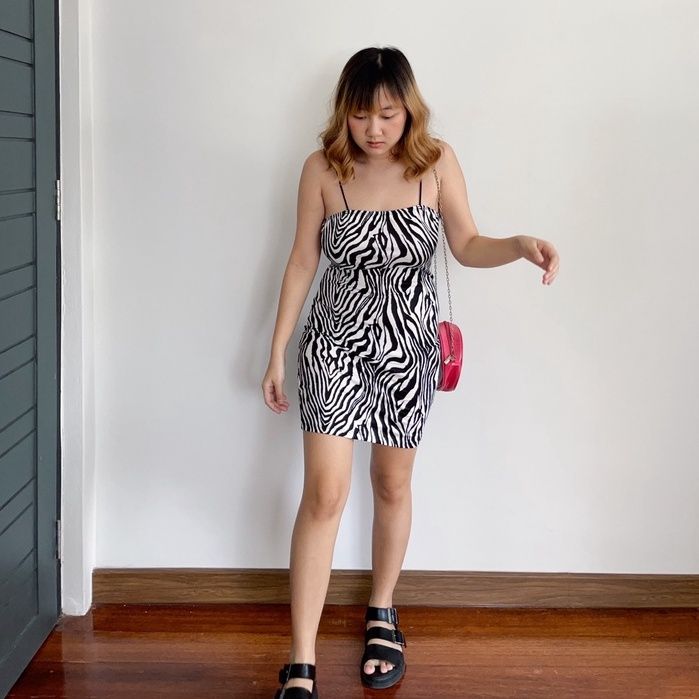 zebra-dress-เดรสเข้ารูปลายม้าลาย-เดรสสั้นลายม้าลาย-เดรสรัดรูปสายฝอ-เดรสสไตล์ฝรั่งเมกัน-เดรสสั้นลายม้าลาย-เดรสสายเดี่ยว