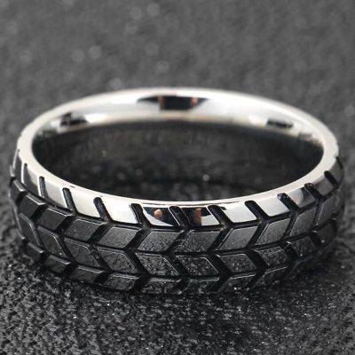 แหวนสีเงินมอเตอร์ไซด์เท่แหวนยางสำหรับผู้ชายทรงเรขาคณิตแนวพังก์ฮิปฮอปแหวนแต่งงานแหวนลาย