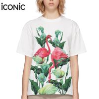 iCONiC CALLA T-SHIRT #5634 เสื้อยืด พิมพ์ลาย นกฟลามิงโก้ ใหญ่ ดอกไม้ เสื้อผ้าผู้หญิง เสื้อยืดผญ เสื้อยืดผช เสื้อยืดแฟชั่น เสื้อยืดขาว