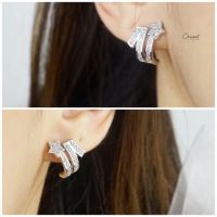 Shooting star earrings. (ต่างหูแบบติดหู งานชุบทองคำขาว เพชร CZ)