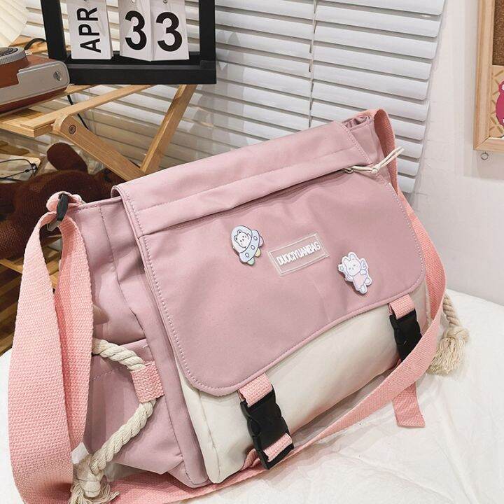 koreafashionshop-kr1637-d3กระเป๋าสะพายข้าง-ผ้าในล่อน-ใบใหญ่-ไม่มีตุ๊กตาแถม