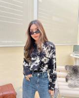 Thesimple - Marble top เสื้อคอกลมลายหินอ่อน แขนยาว