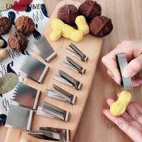 【Ready Stock】 ۩✚☇ C14 ONE Stainless Steel Walnut Clip Cake Bun Decorating Tool Baking Bread Dessert Mold