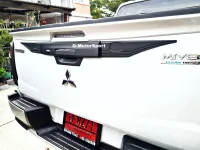 Mitsubishi TRITON Allnew ปี2019 คิ้วท้ายดำด้านมีดาบหลัง Ttiton 2019​ -​ปัจจุบัน​ 5ชิ้น  ไททัน คิ้วท้าย triton ของแต่งtriton ไททัน รุ่นมีกล้อง ครอบมือเปิดท้ายไตรตัน กันรอยหลัง เบ้ากันรอย กันรอยขีดข่วน