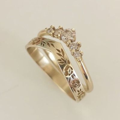 Elegant Simple Wedding Ring for Women Vintage Gold Color V-shaped Hand Carved Flowers Ring Wedding Bridal Sets