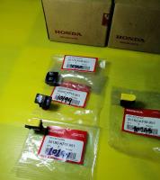 สวิทซ้ายกับขวา​เวฟ125R  ดรีม125​ แท้เบิกศูนย์HONDA    รุ่นสตาทมือ      ได้ 4 ชิ้น  ส่งฟรี