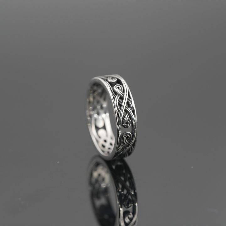 แหวนเหล็กไทเทเนียมห่วงน็อตจีนย้อนยุคไม่ซีดอินเทรนด์ผู้ชายแหวนกลวงสแตนเลสบุคลิกภาพฮิปฮอปญี่ปุ่น