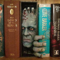 Bookends ชั้นวางหนังสือ Bookend ผู้ถือหนังสือสยองขวัญ Peeping Monster ใบหน้ามนุษย์เรซิ่น Bookstand ประติมากรรมรวบรวม Cd อัลบั้มจี้