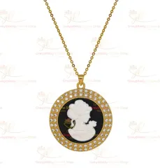 Clover Pendant Necklace - 18K Gold Plated - Waterproof - Tarnish-free -  Hypoallergenic - Stainless Steel / Surgical Steel