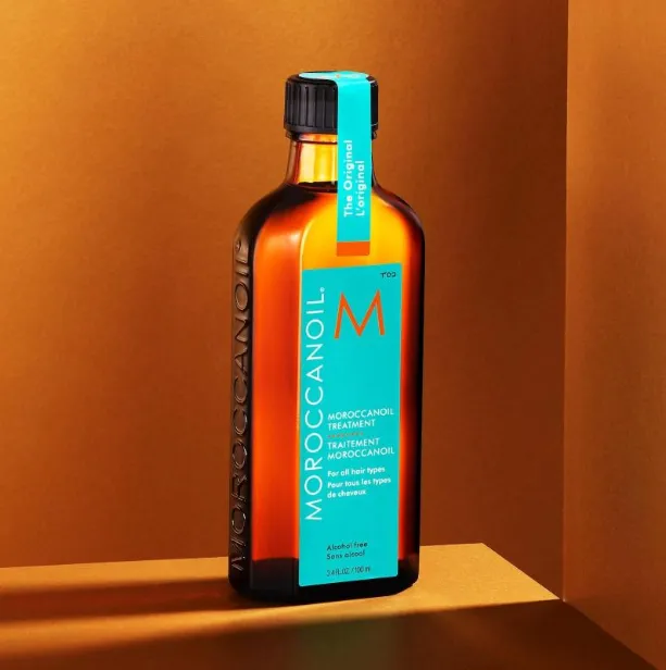 Moroccan Oil: Moroccan Oil là sản phẩm dưỡng tóc chuyên nghiệp được yêu thích nhất hiện nay. Nó cung cấp dinh dưỡng cho tóc, giúp chúng trở nên bóng mượt và óng ánh. Ngoài ra, nó còn giúp bảo vệ tóc khỏi những tác động của môi trường và tạo kiểu cho tóc dễ dàng. Xem hình ảnh liên quan để khám phá tác dụng kinh ngạc mà Moroccan Oil mang lại cho mái tóc của bạn.