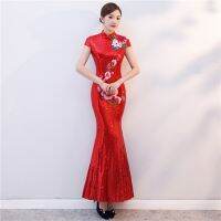 2020 Cheongsam แคทวอล์กย้อนยุคหญิงดัดแปลงใหม่ด้วยหางยาวของปลูกฝังคุณธรรมคุณธรรมของตัวเองเดรสกี่เพ้าผ้าไหมสีแดงตา