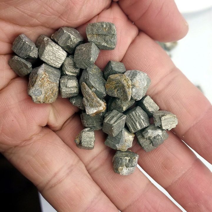 ไพไรต์-pyrite-หรือเพชรหน้าทั่งทรงลูกบาศก์ผลึกธรรมชาติ-ขนาดประมาณ-0-5-1-ซม-จำนวน-100-กรัม