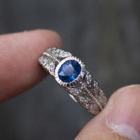 แหวนพลอยไพลินบางกะจะจันทบุรี(BLUE SAPPHIRE)เรือนเงินแท้92.5%ชุบทองคำขาว บ่าข้างประดับด้วยเพชรCZเกรดสวยพิเศษไซด์นิ้ว 52หรือเบอร์6 US