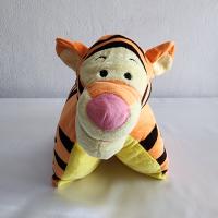 หมอนทิกเกอร์ หมอนอิง หมอนเหลี่ยมลายเสือ (Tigger) ป้าย Disneyland Paris ของแท้