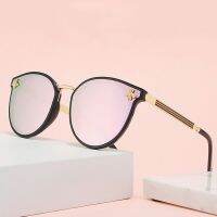 [LWF HOT]♦☁♦ 2021 Luxury Bee Fashion for Women Sunglasses Men Square Brand Design Sun Glasses Female Oculos Retro Male Iron