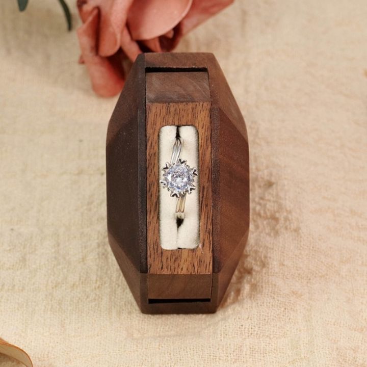 กล่องกล่องแหวนหมั้นไม้แหวนหมั้น-แต่งงานเพชรพิเศษมีเอกลักษณ์-กล่องกล่องเก็บแหวนรูปเพชรไม้หมุนพิเศษพร้อมส่ง