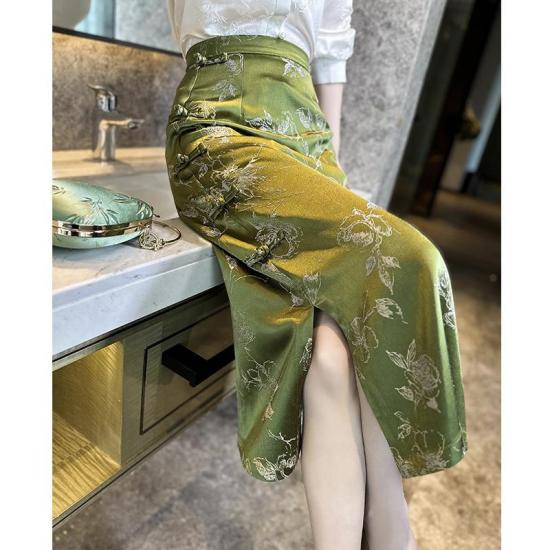 Chân váy xếp ly lụa satin dáng maxi màu Xanh lá đậm | Shopee Việt Nam