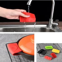 2PCS Silicone Heat Resistant Pot Handle Cover Pan Handle Protective Rubber Holder Anti-Scalding Non-Slip Clip Kitchen Gadgets